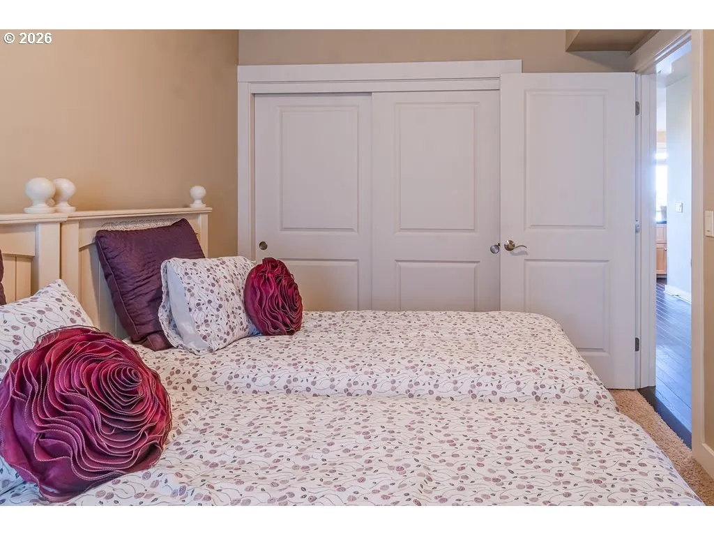 Bedroom, Primary-Vaulted Ceilings
