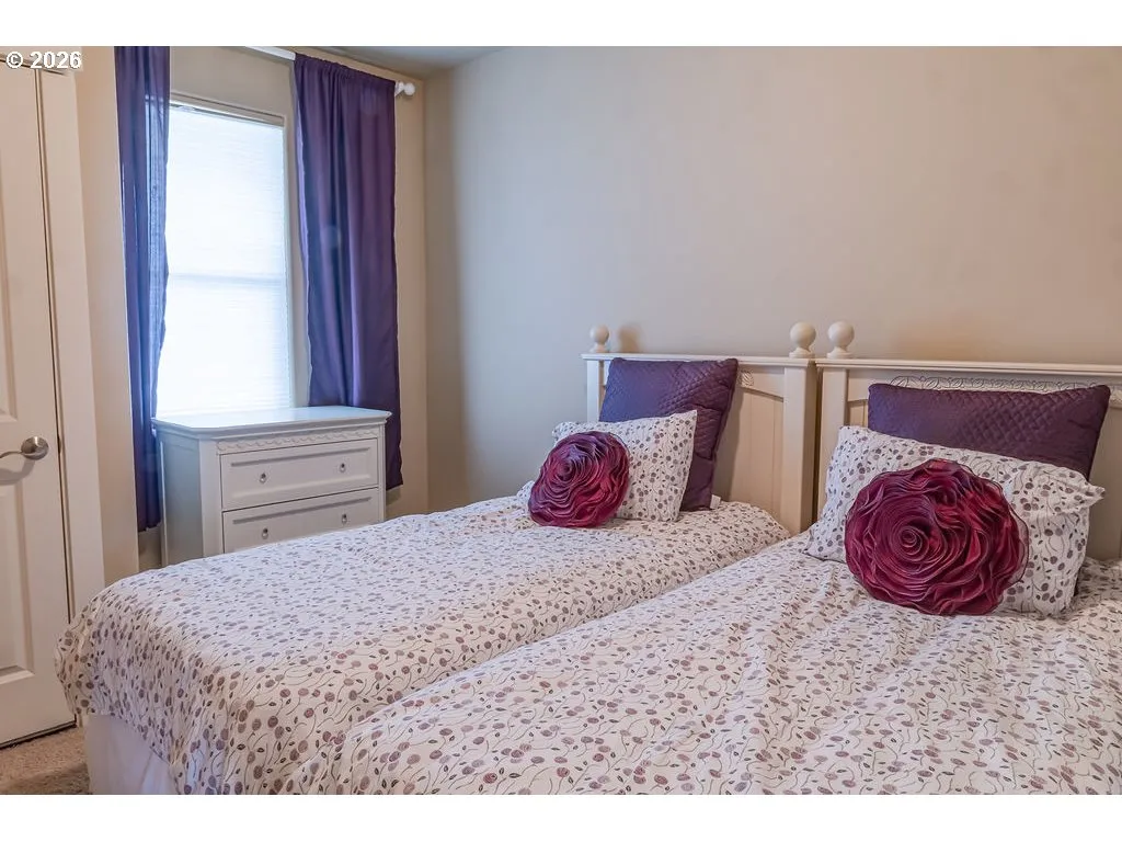 Bedroom, Primary-Vaulted Ceilings