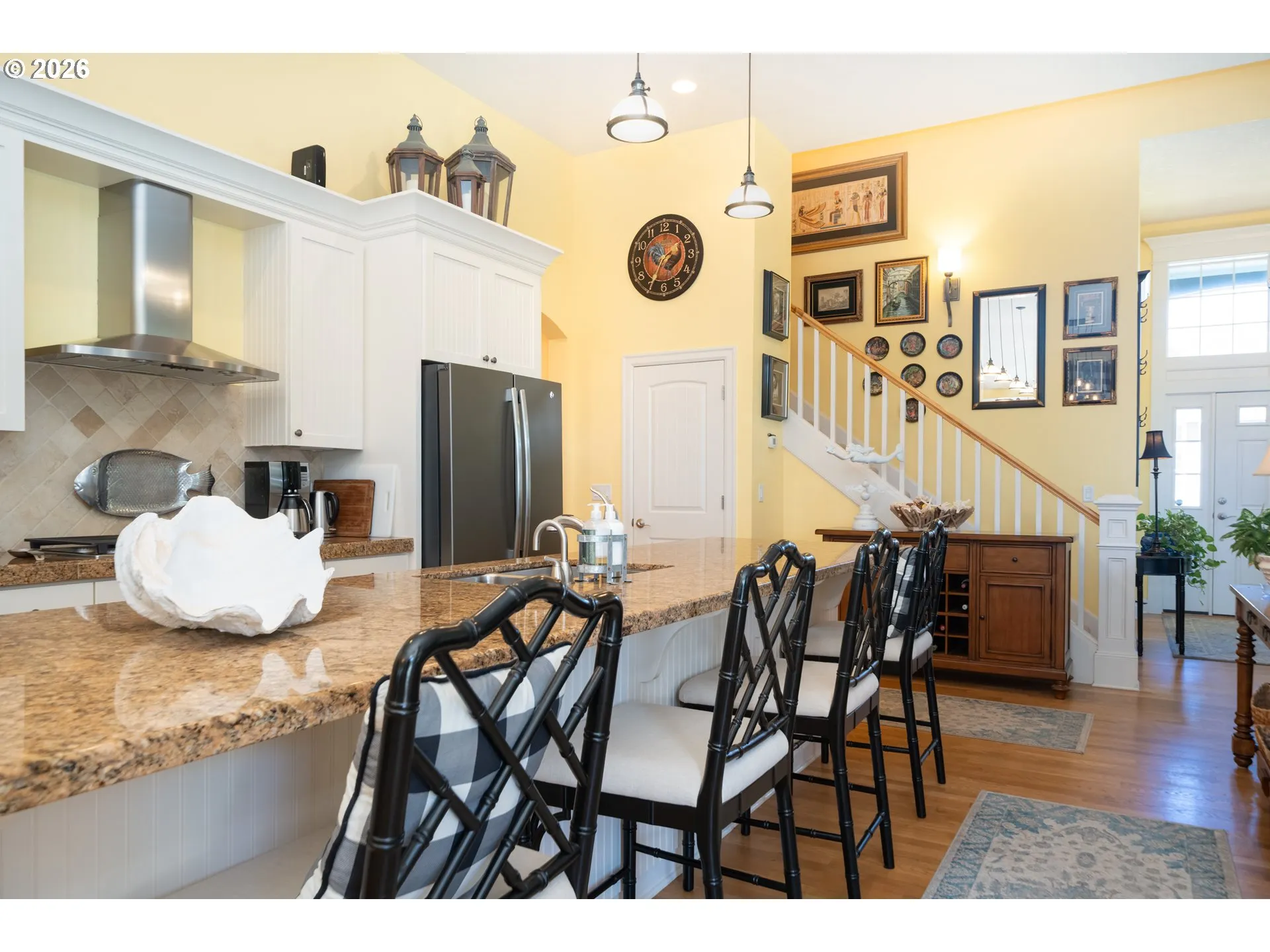 Kitchen-Breakfast Bar