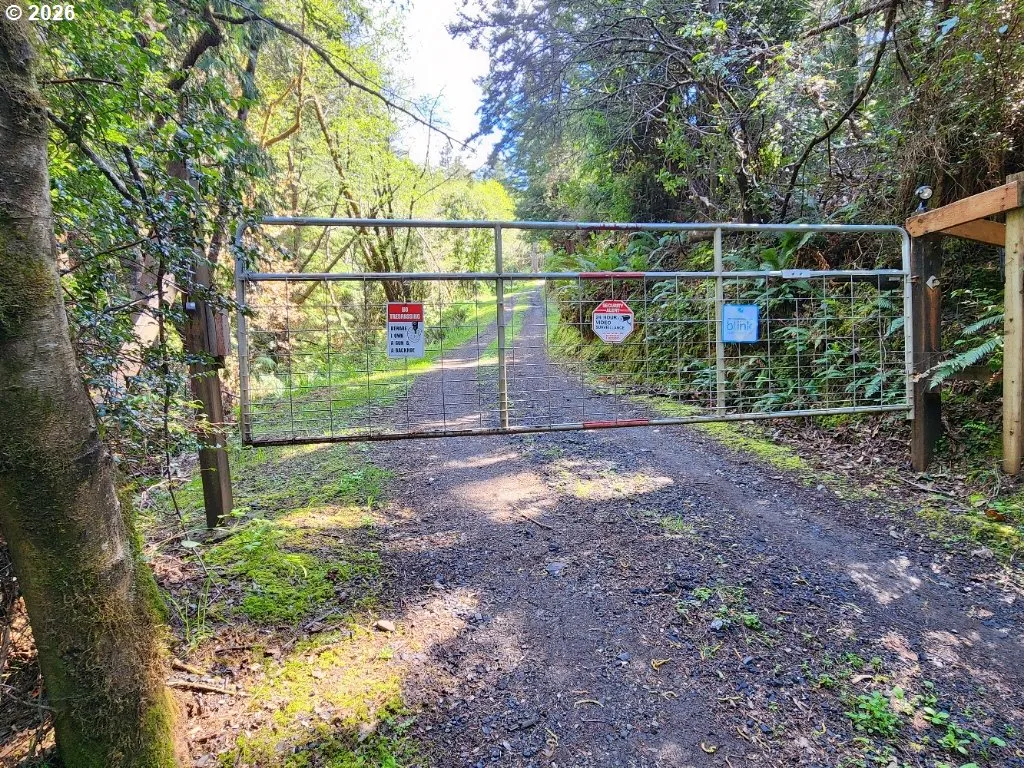 Driveway-Gated