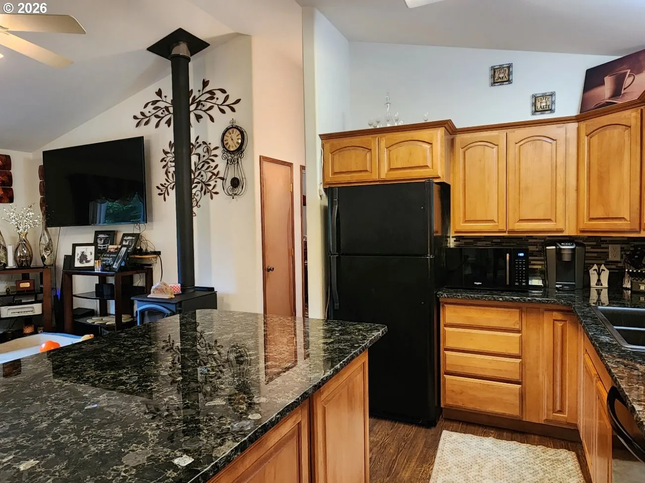 Kitchen-Breakfast Bar