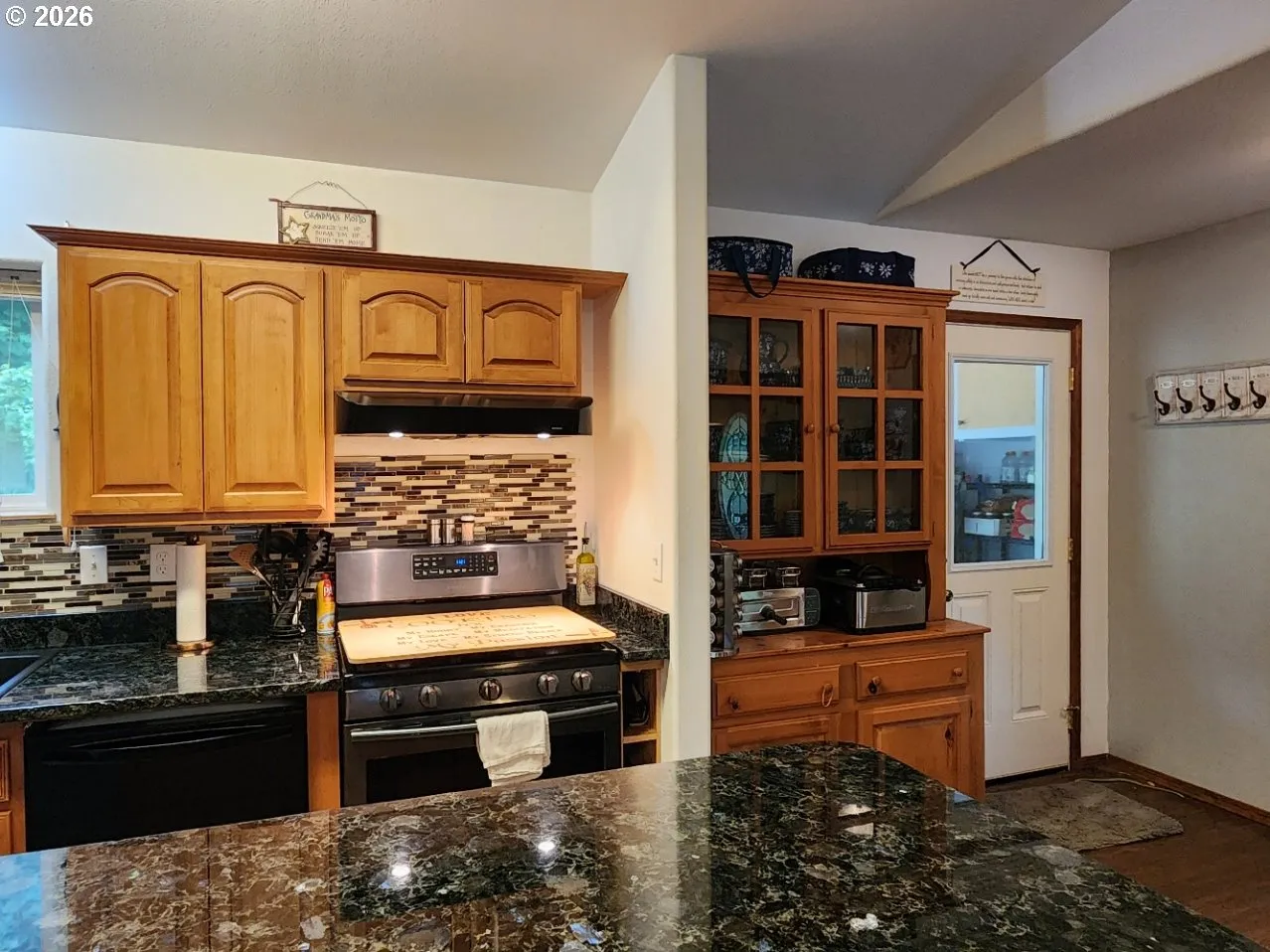 Kitchen-Breakfast Bar