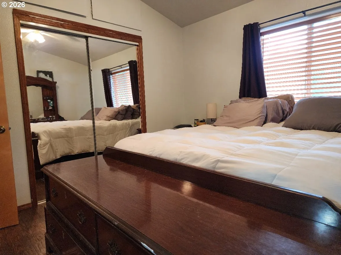 Bedroom, Primary