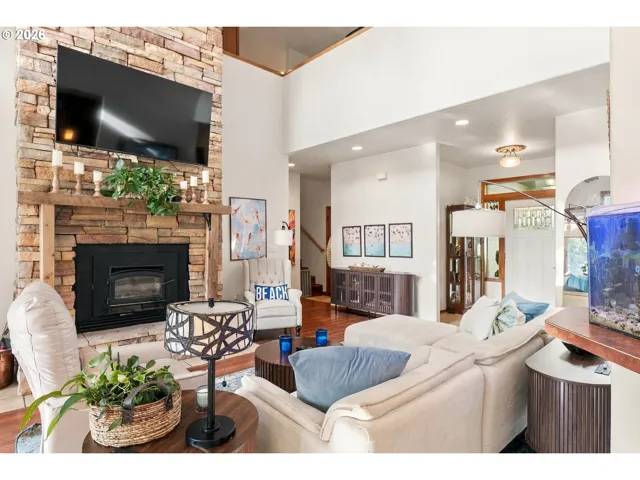 Living Room-Fireplace