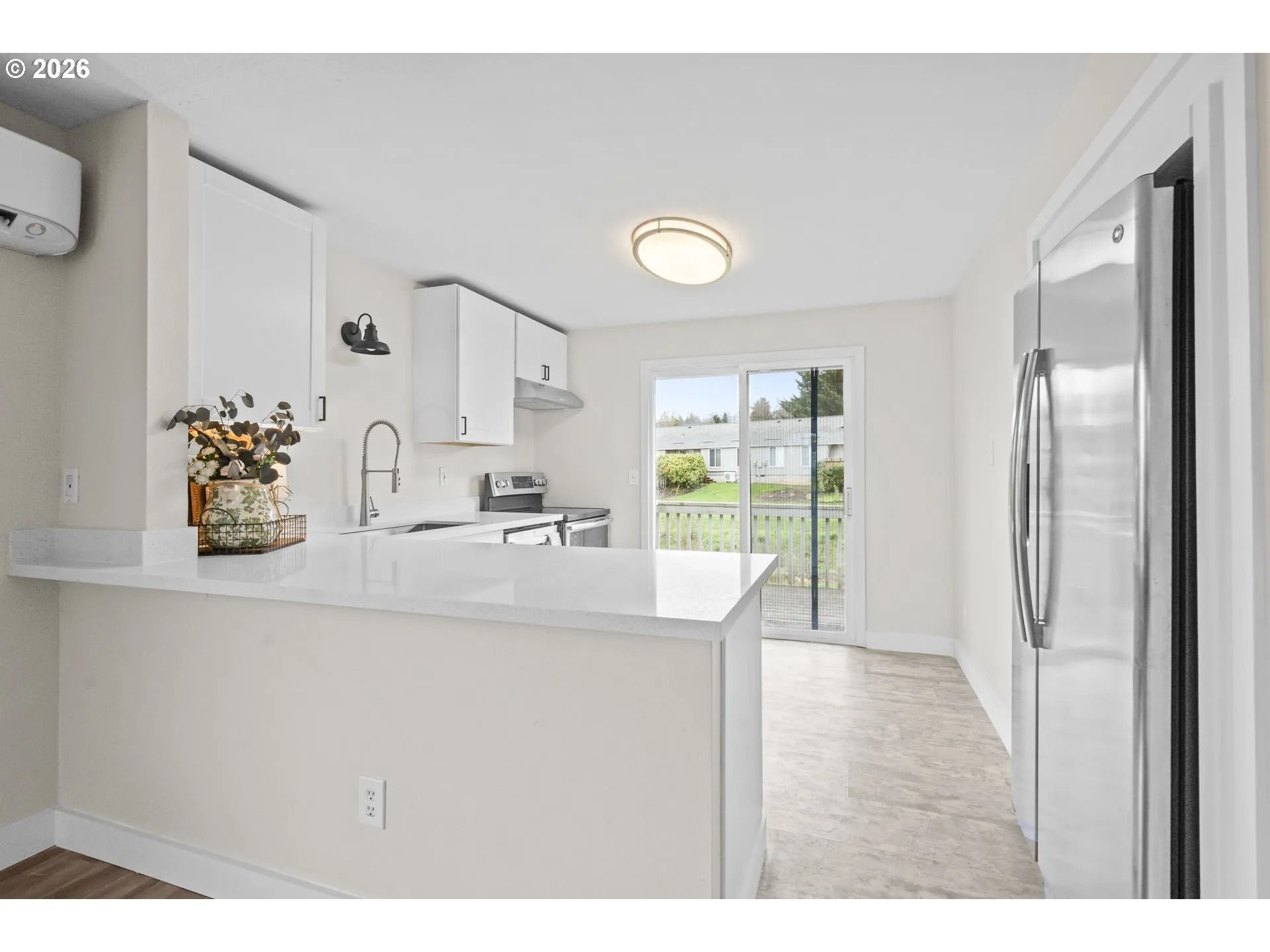 Kitchen-Breakfast Bar