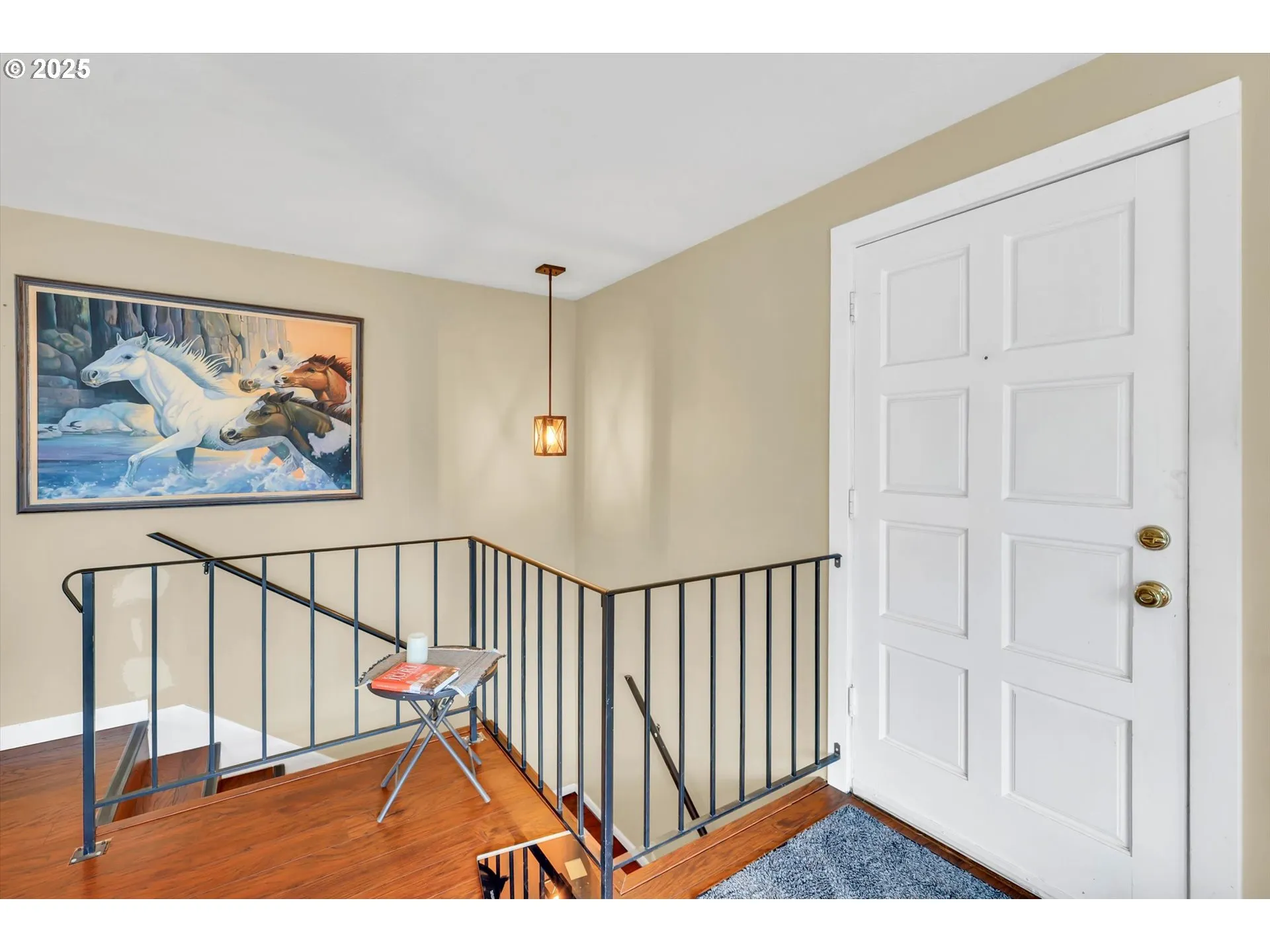 Living Room/Entrance