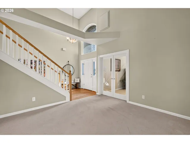 Living Room/Entrance