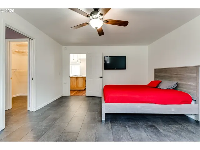 Bedroom, Primary