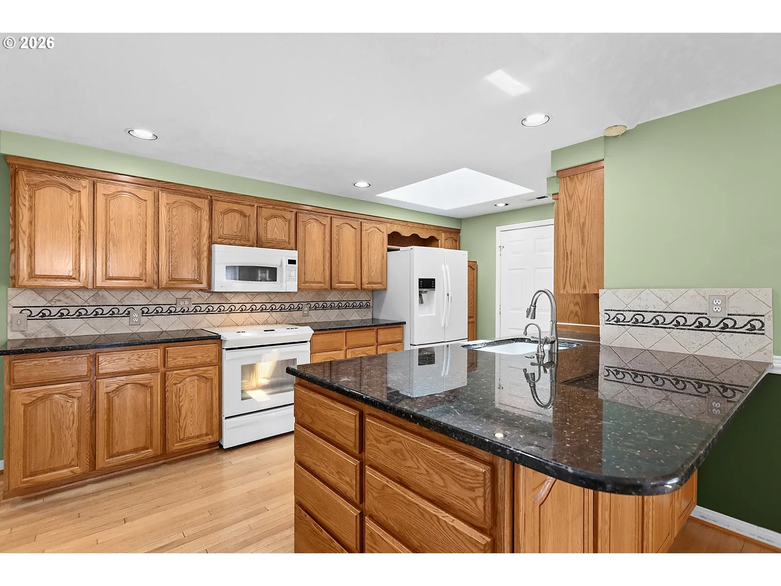 Kitchen-Breakfast Bar