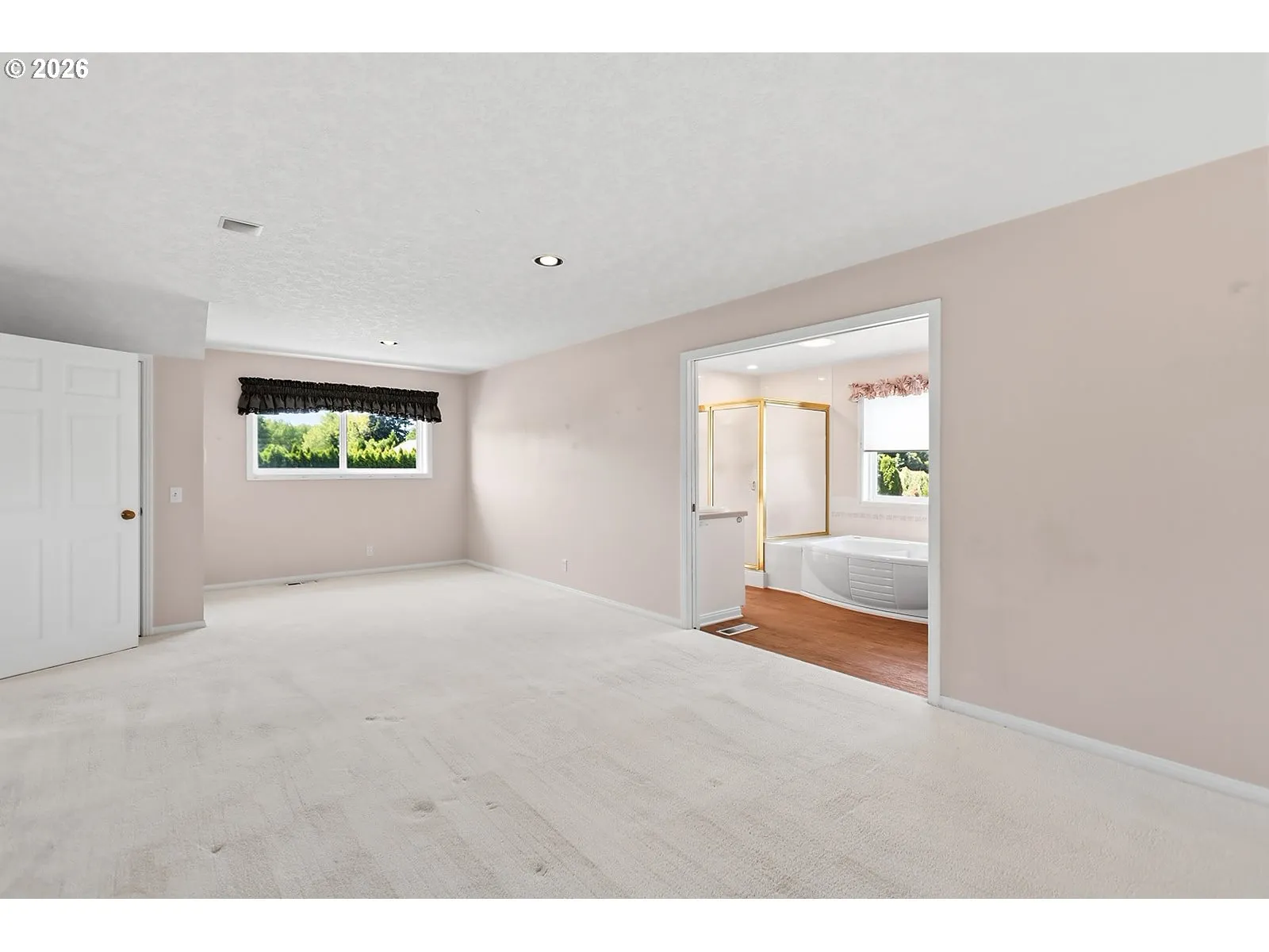 Bedroom, Owner's Suite-Upper