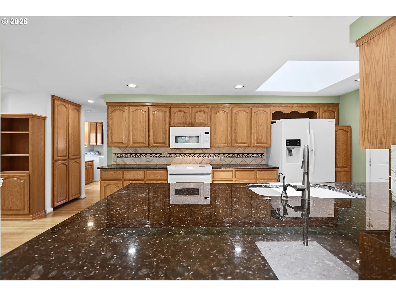 Kitchen-Breakfast Bar