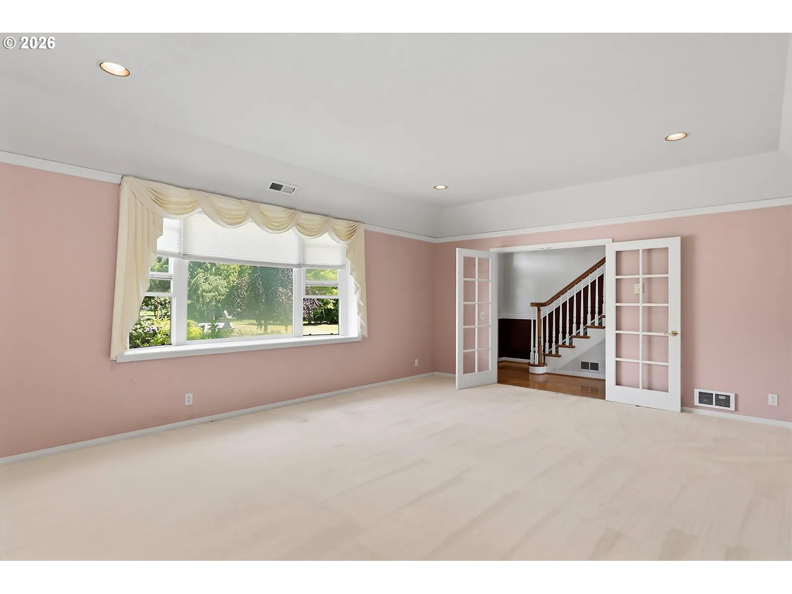 Living Room/Entrance