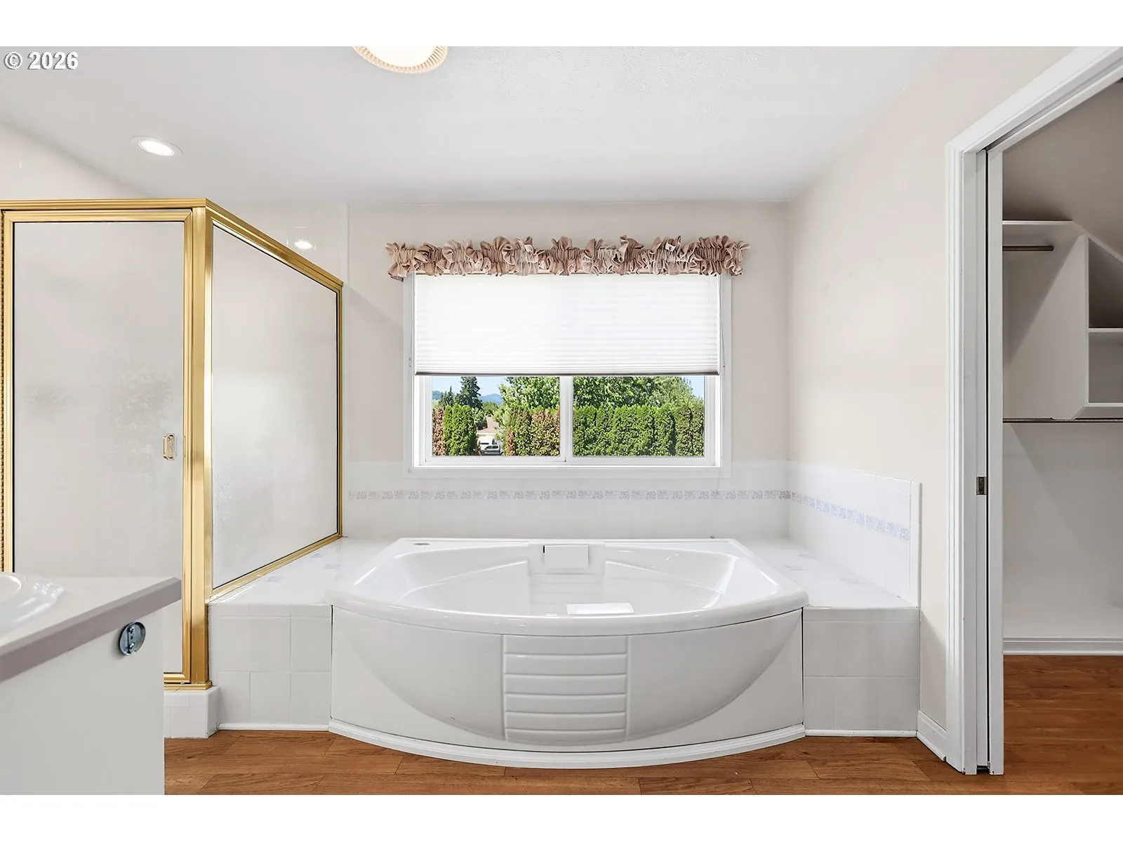 Bathroom, Attached-Garden Tub
