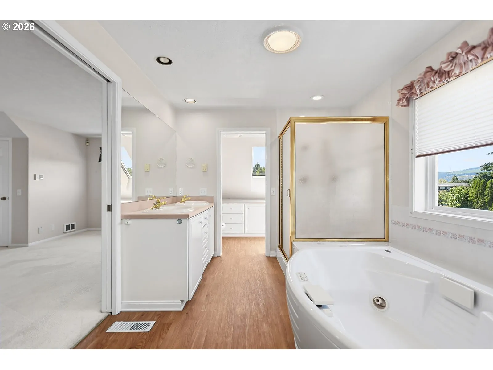 Bathroom, Attached-Garden Tub