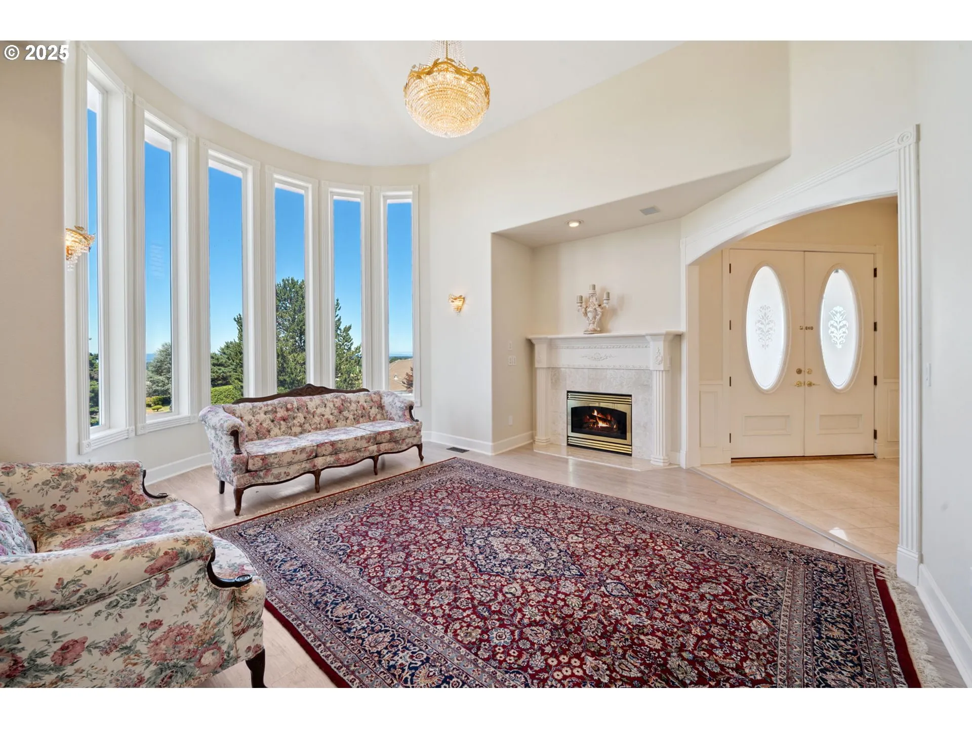 Living Room/Entrance