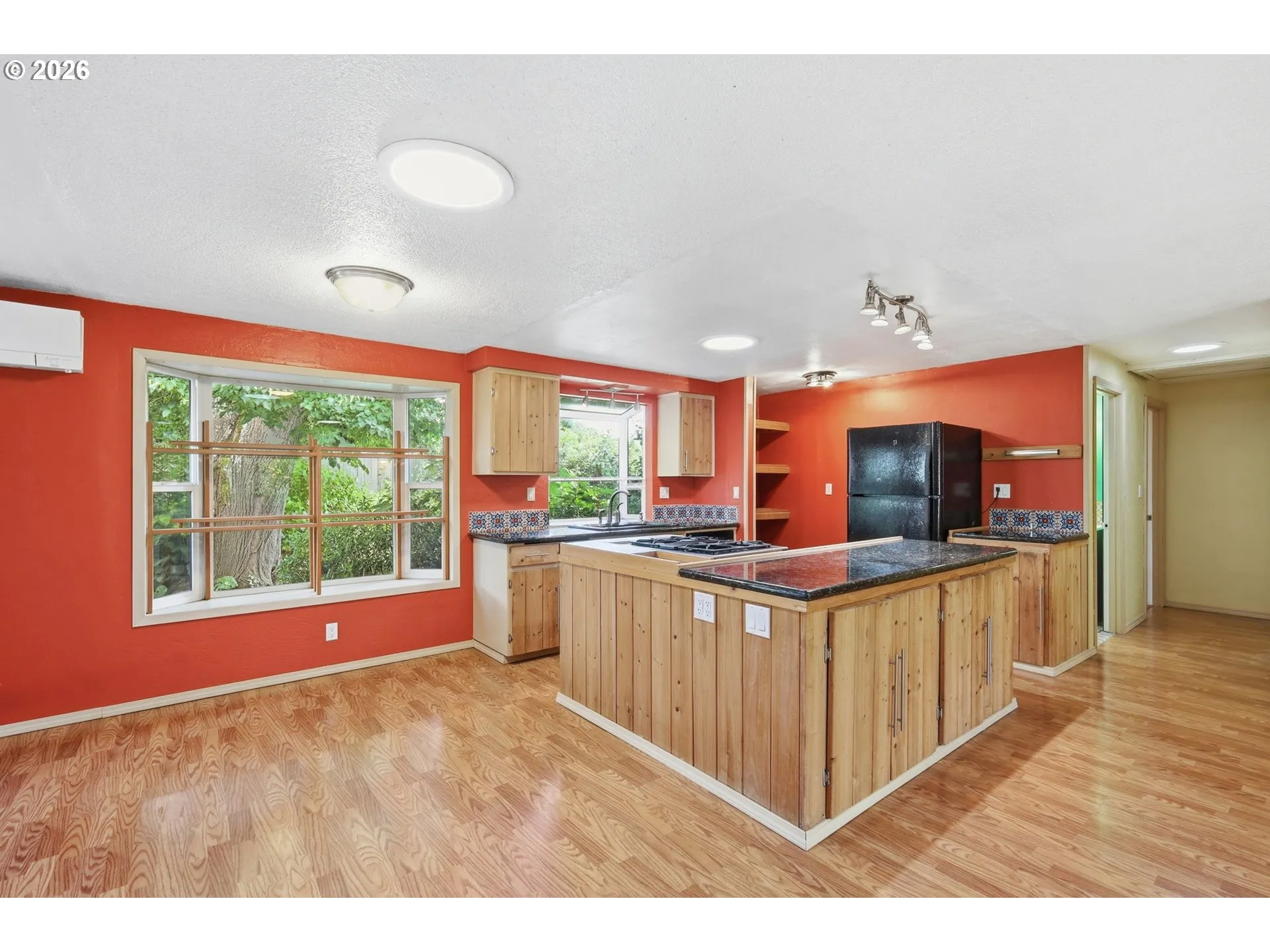 Kitchen/Dining Room-Island