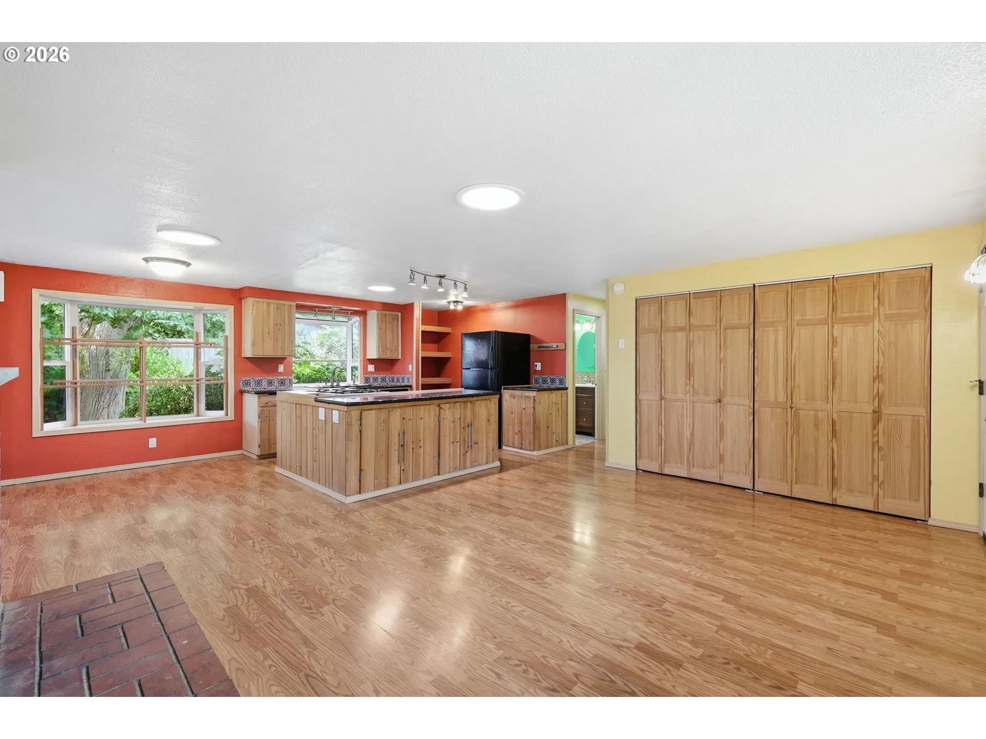 Kitchen/Living Room-Island