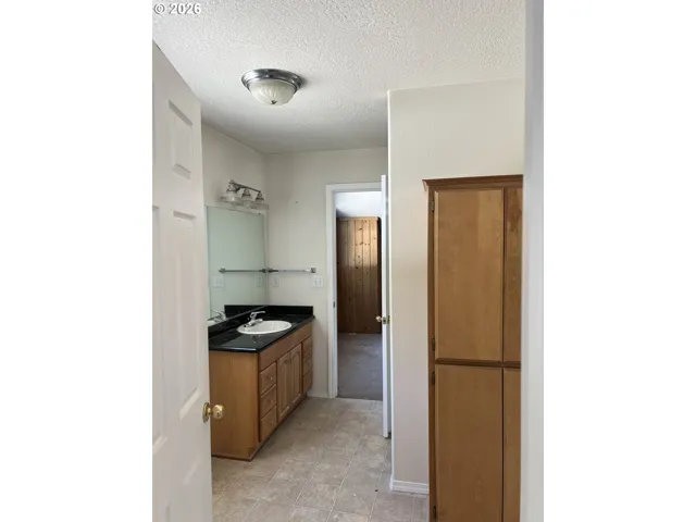 Bathroom-Upper