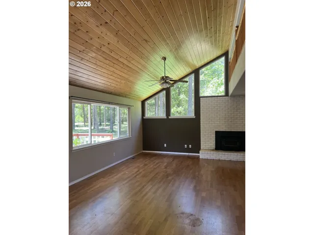 Living Room-Vaulted Ceilings