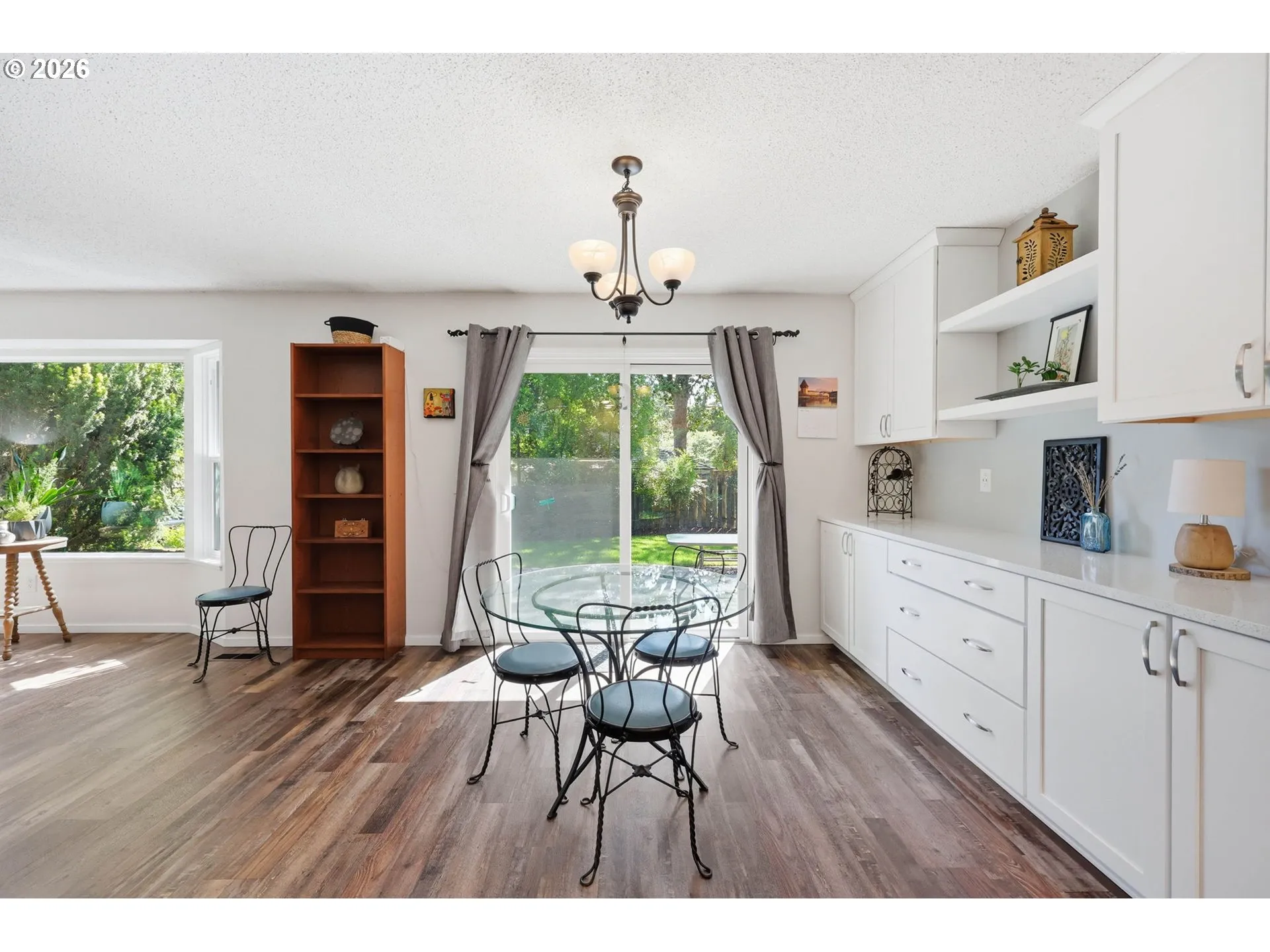 Dining Room-Built-In Cabinets