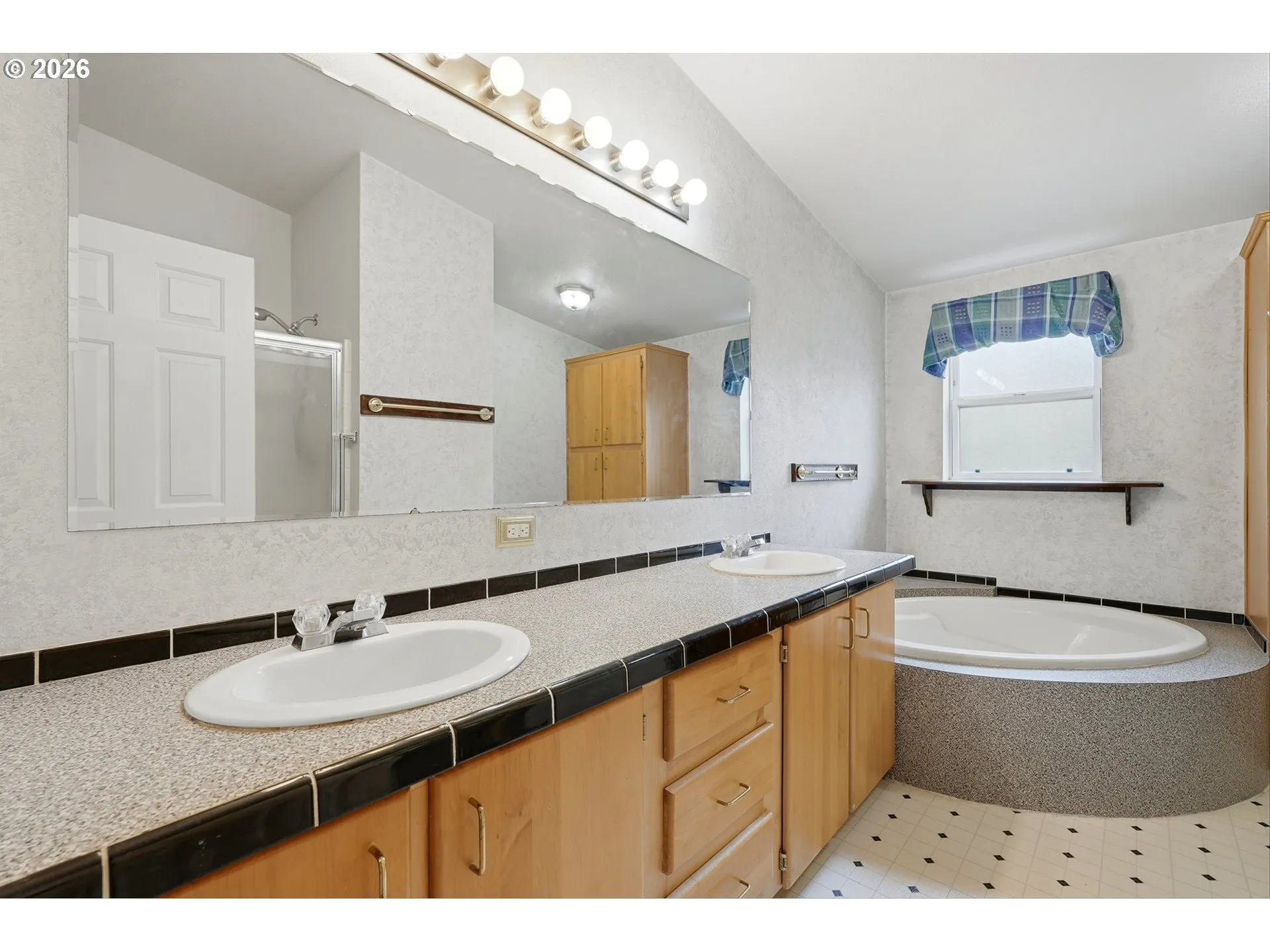 Primary Bedroom-Attached Bathroom