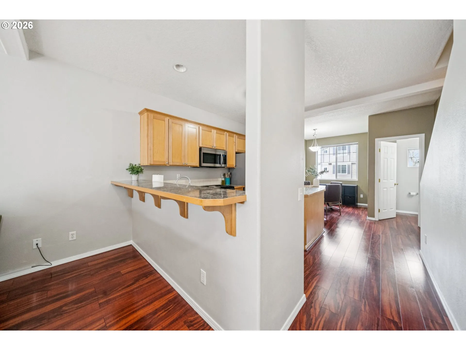 Kitchen-Breakfast Bar