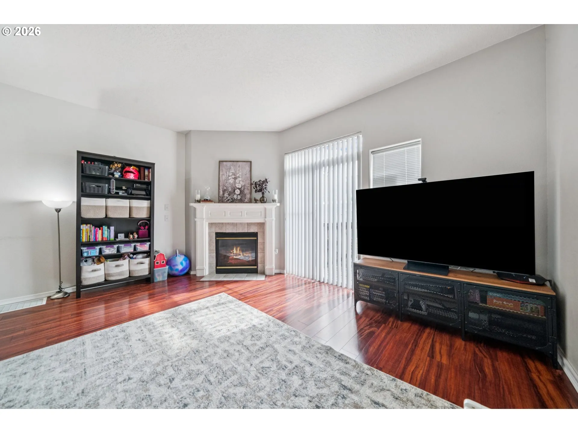 Living Room-Fireplace