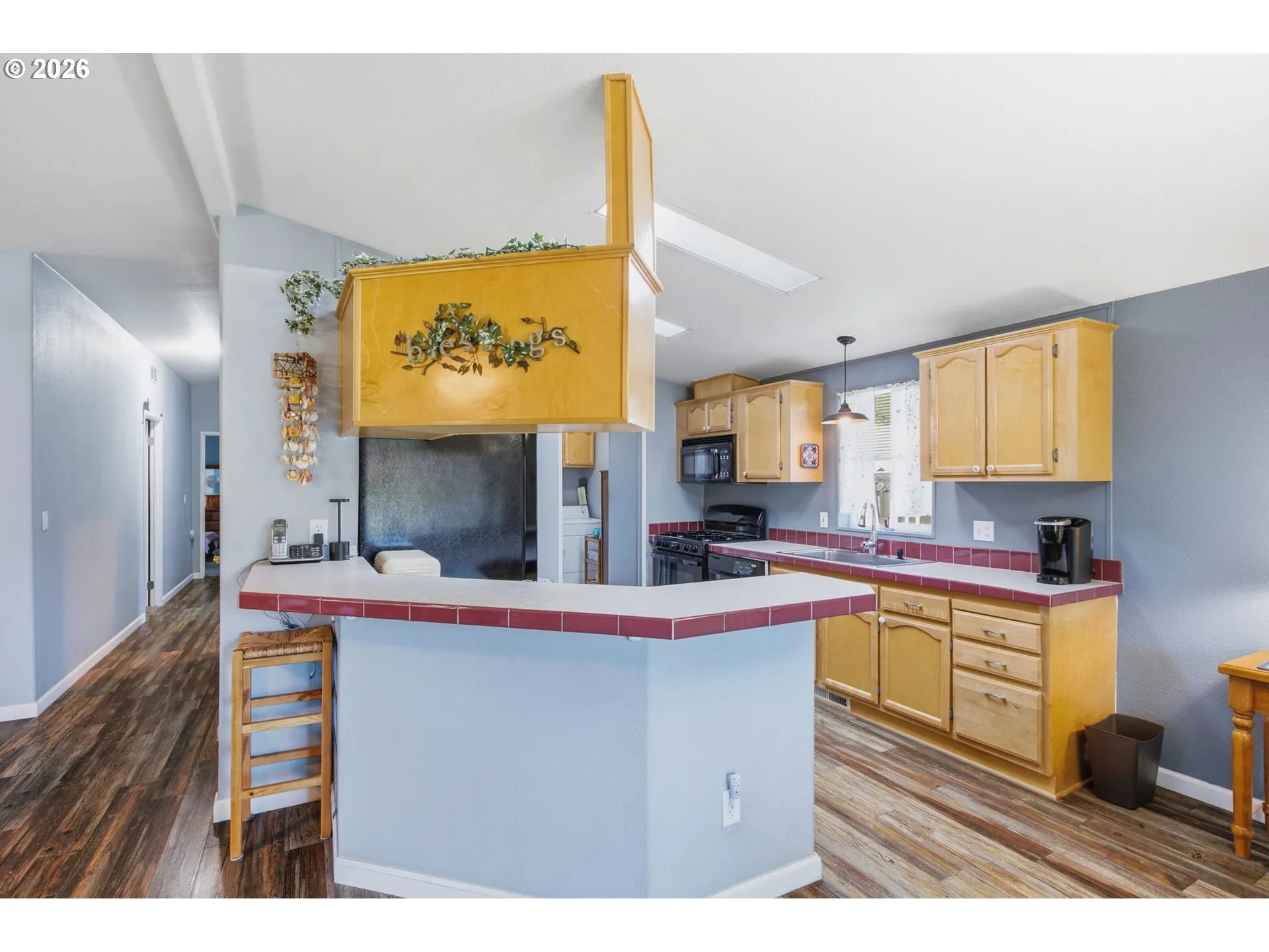Kitchen-Breakfast Bar