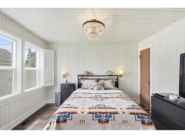 Primary Bedroom-Main