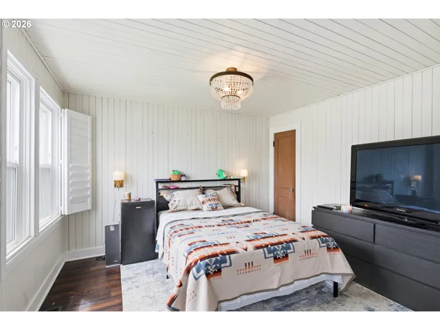 Primary Bedroom-Main