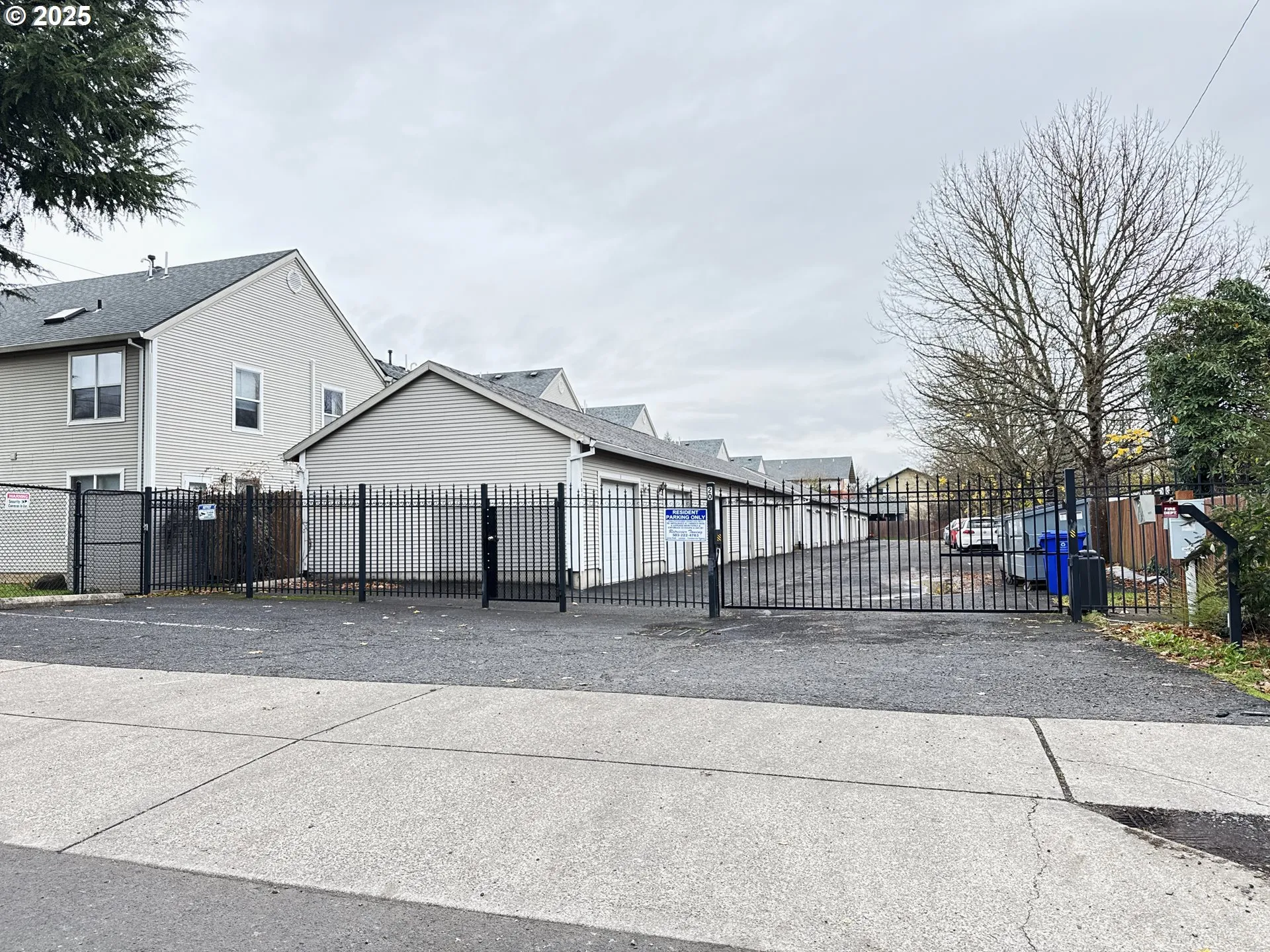 Driveway-Gated