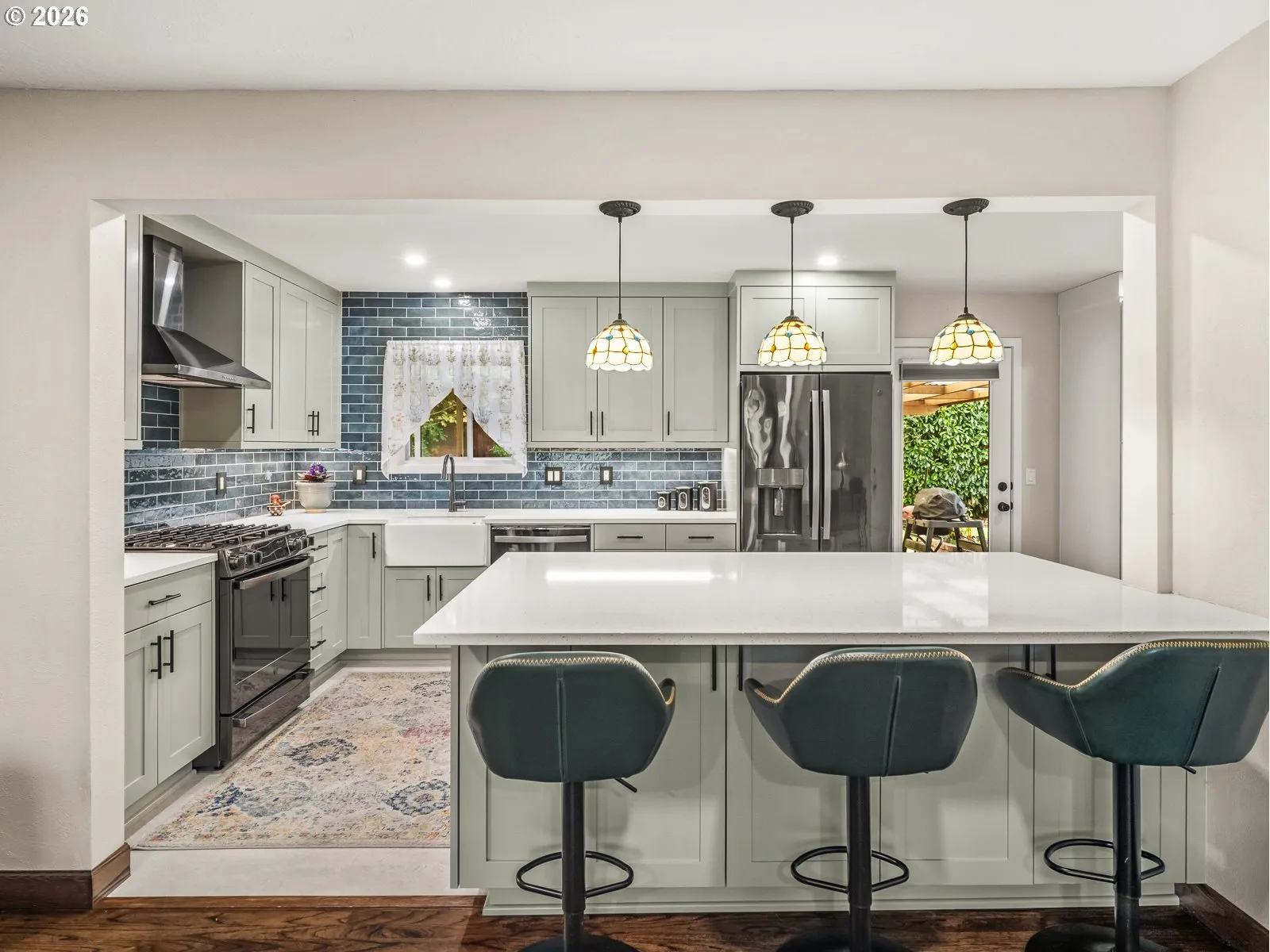 Kitchen-Breakfast Bar