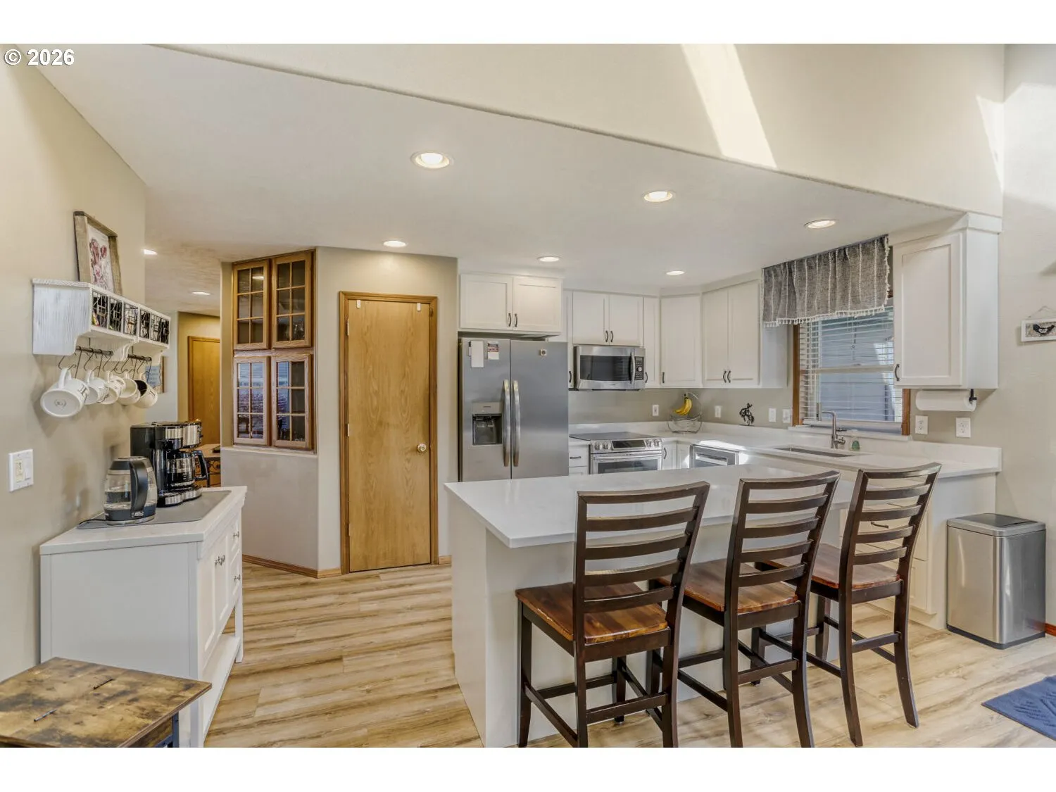 Kitchen-Breakfast Bar