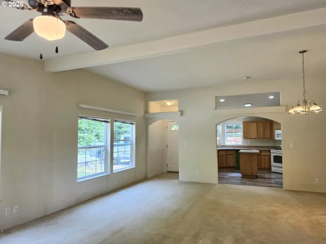 Living Room/Entrance