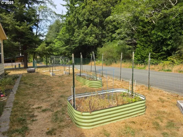 Front Yard-Fenced