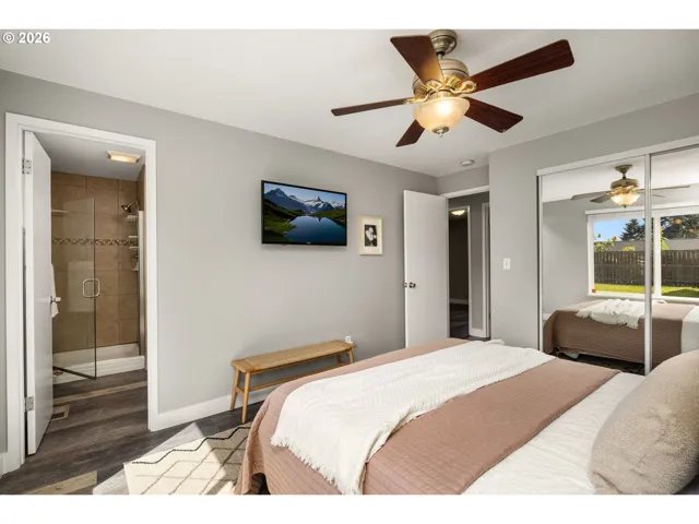 Bedroom, Primary