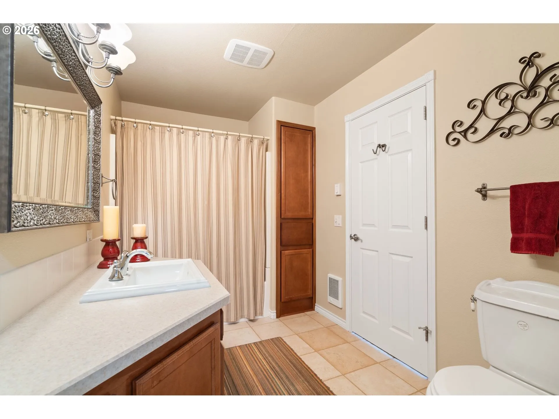 Bathroom, Attached-Lower