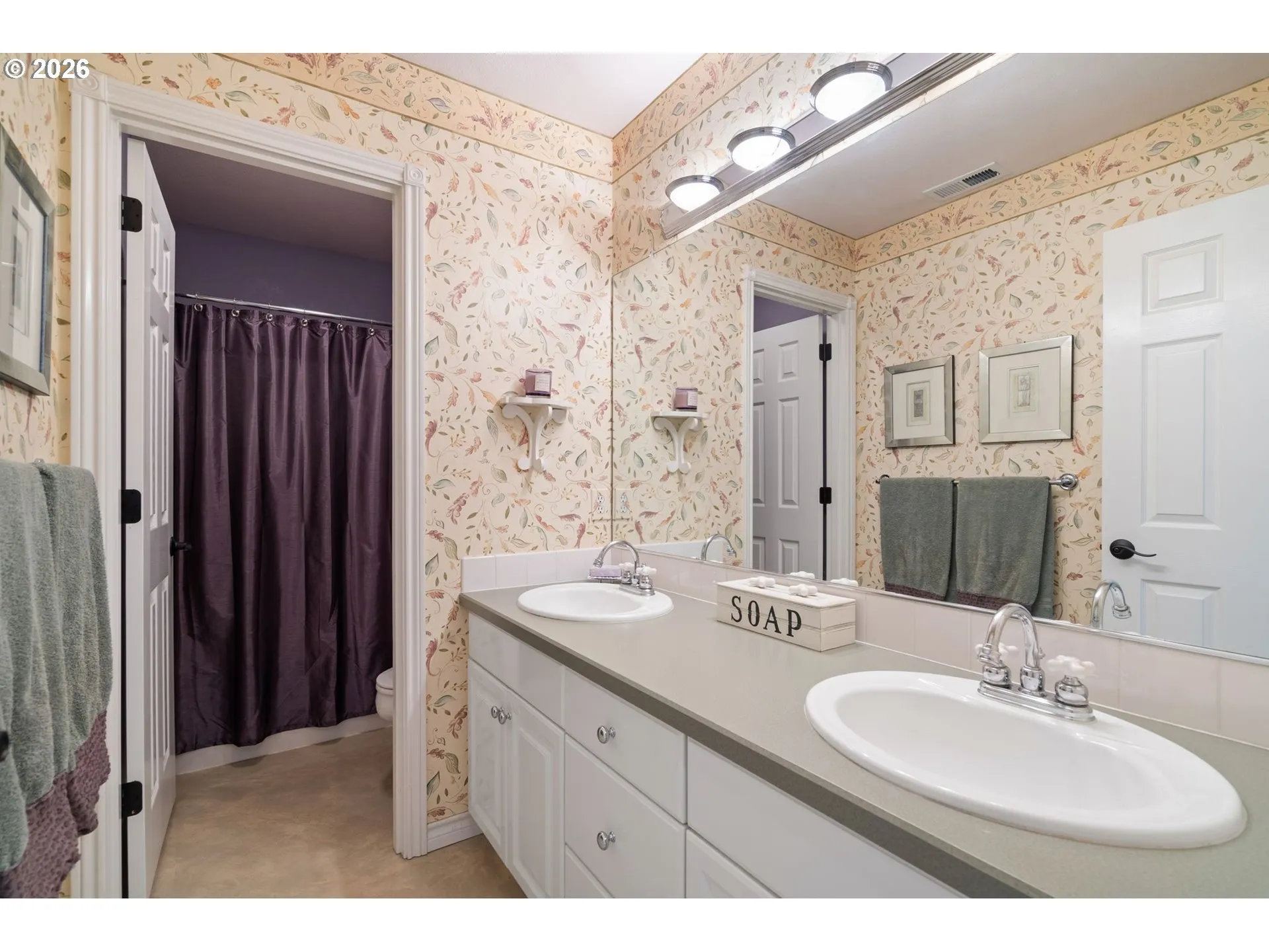 Bathroom-Upper