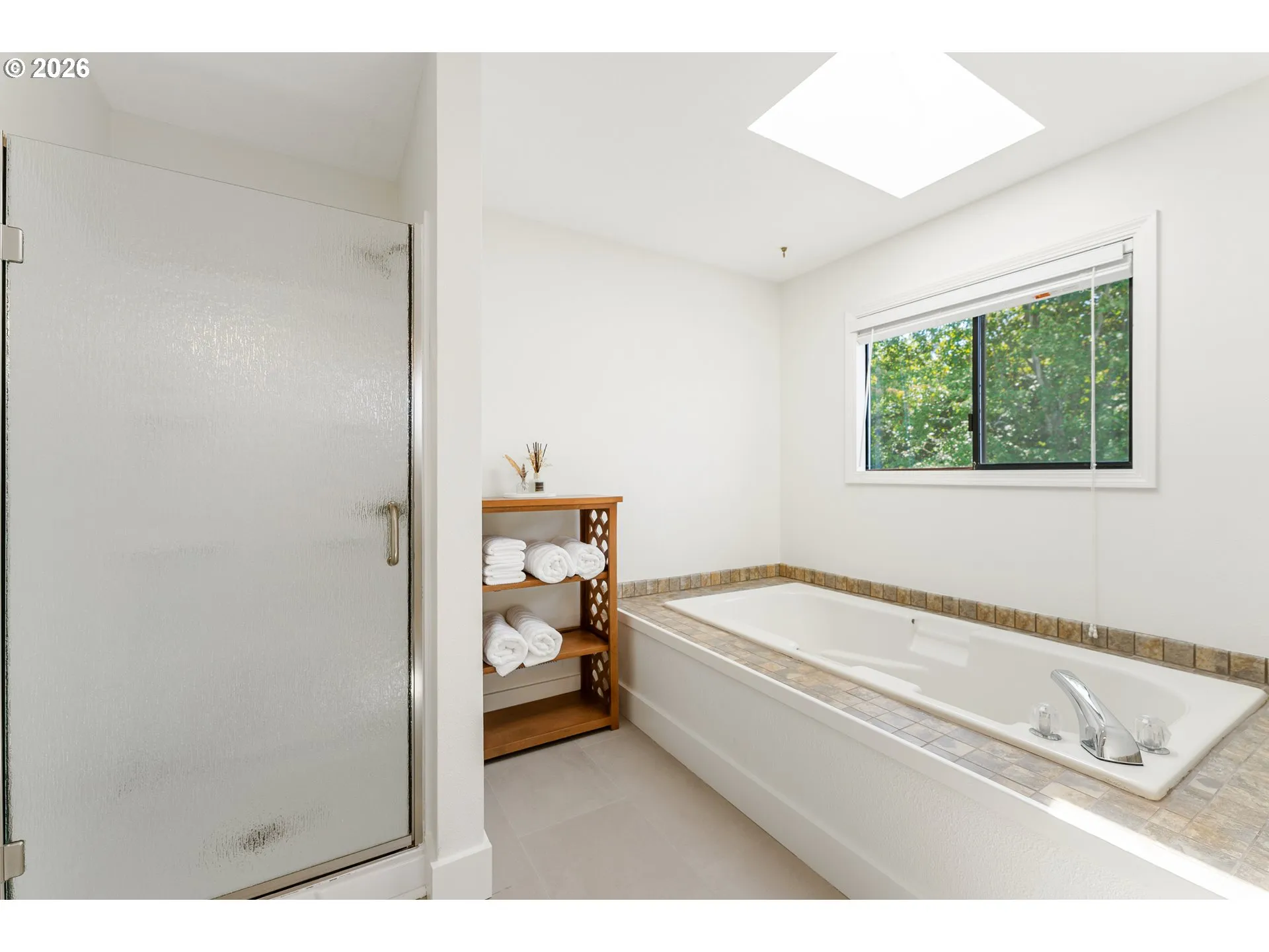 Bathroom, Attached-Garden Tub