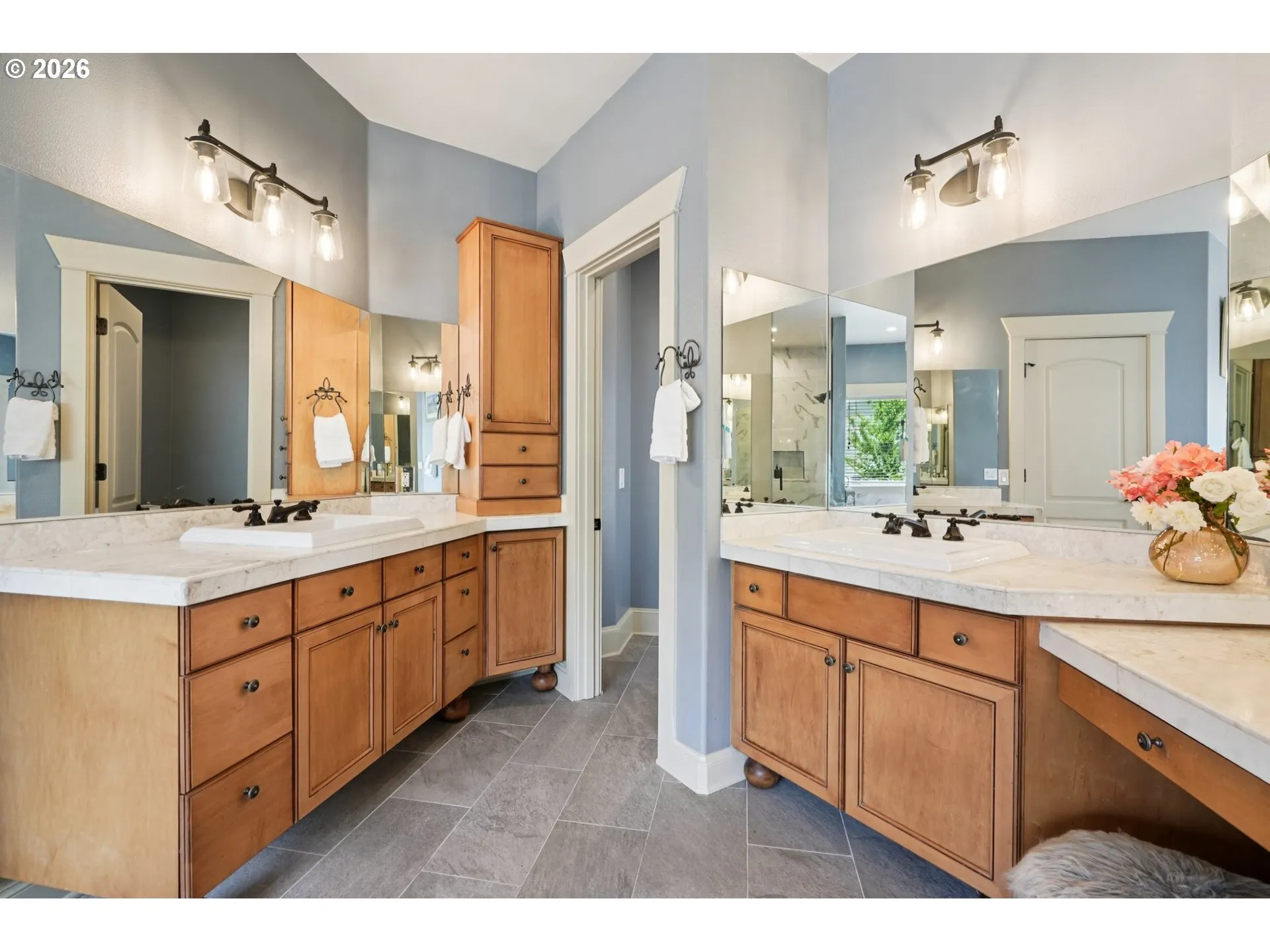 Bedroom, Owner's Suite-Walk-In Closet