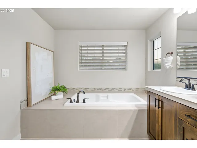 Bathroom, Attached-Garden Tub