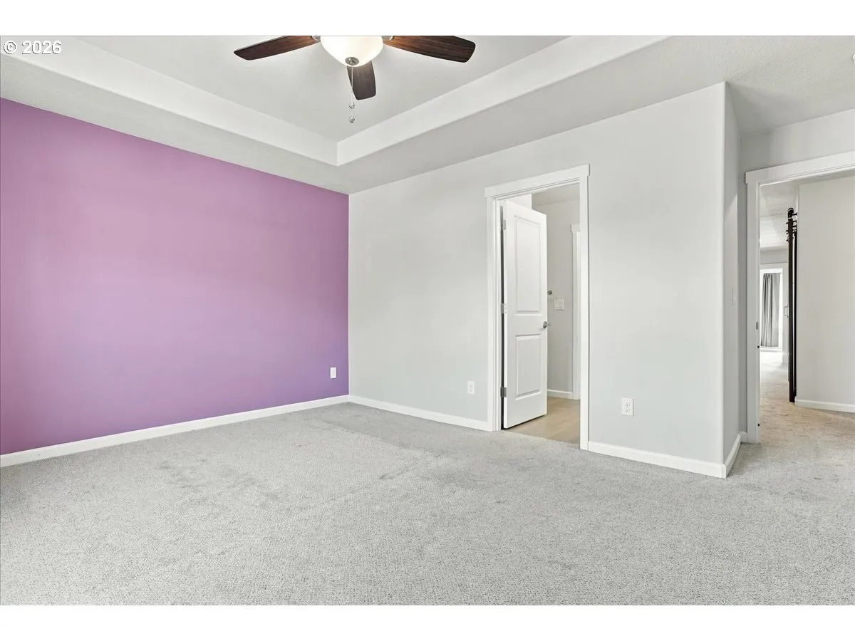 Bedroom, Owner's Suite-Walk-In Closet
