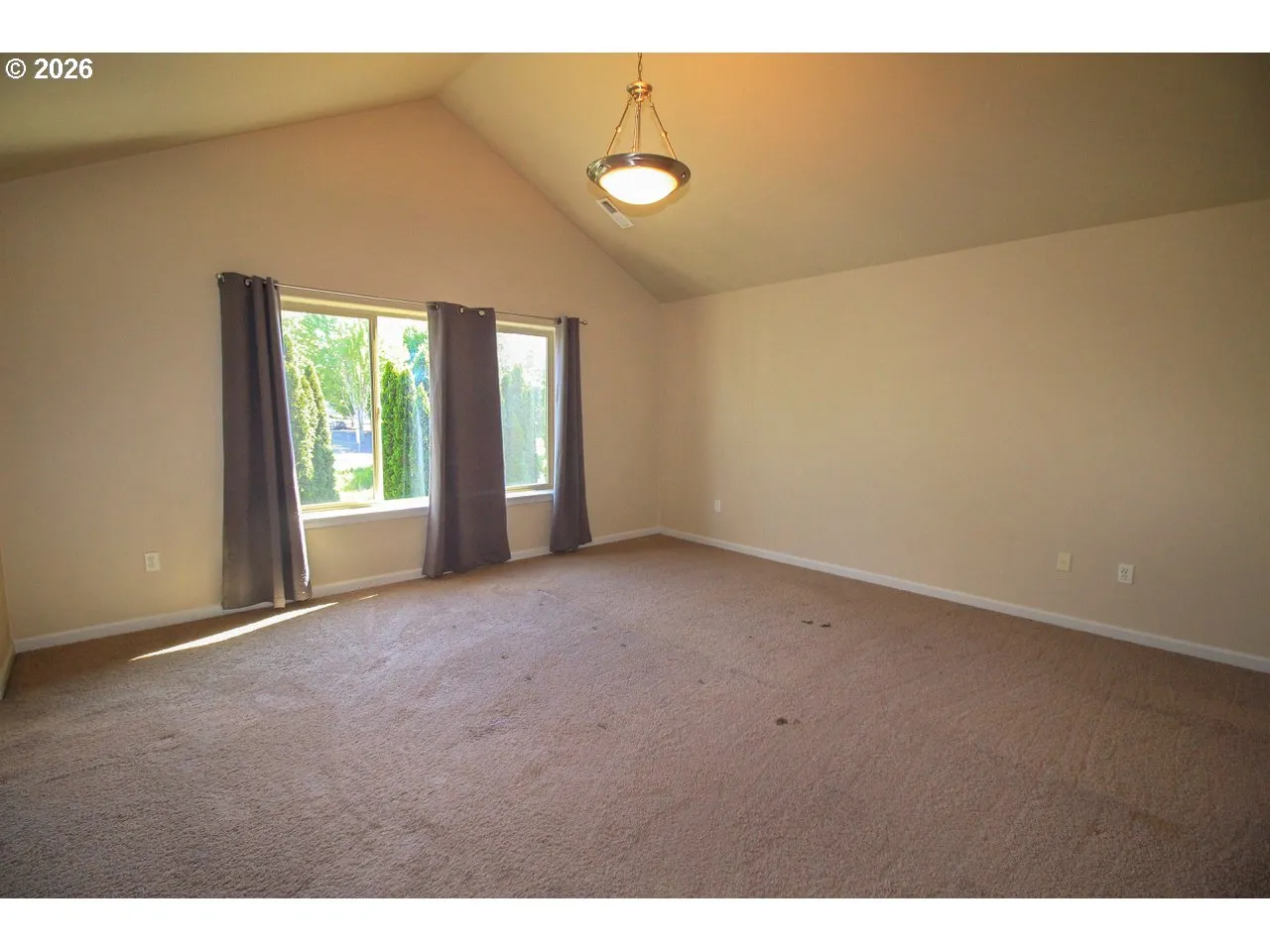 Bedroom, Primary-Vaulted Ceilings
