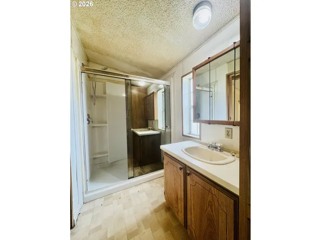 Bathroom, Attached
