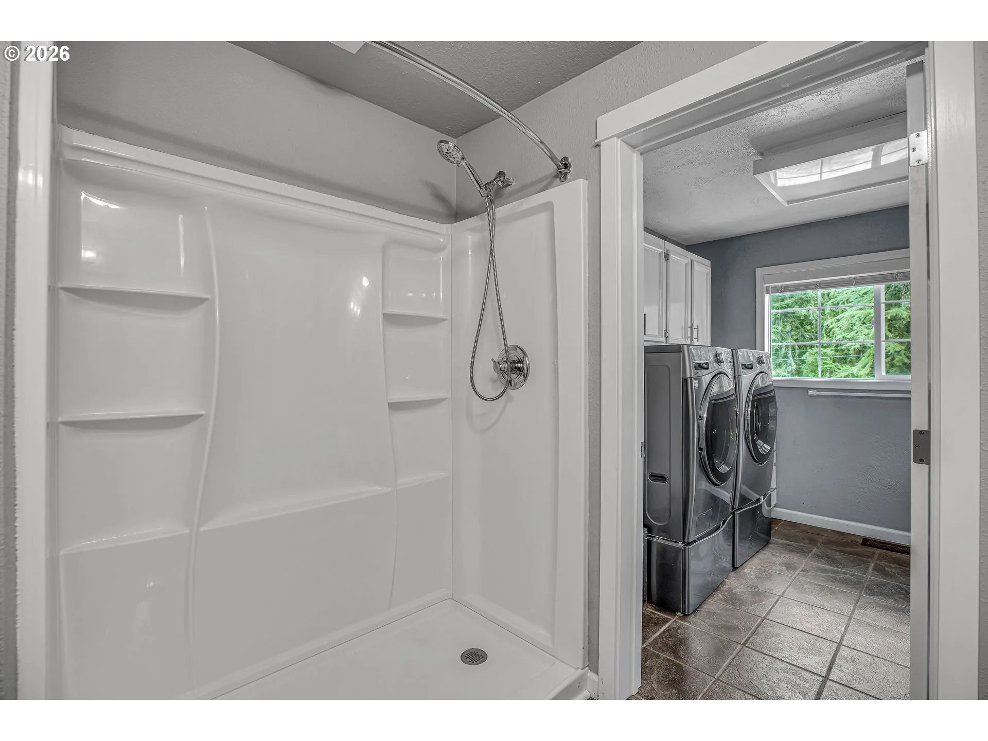 Bathroom-Walk in Shower