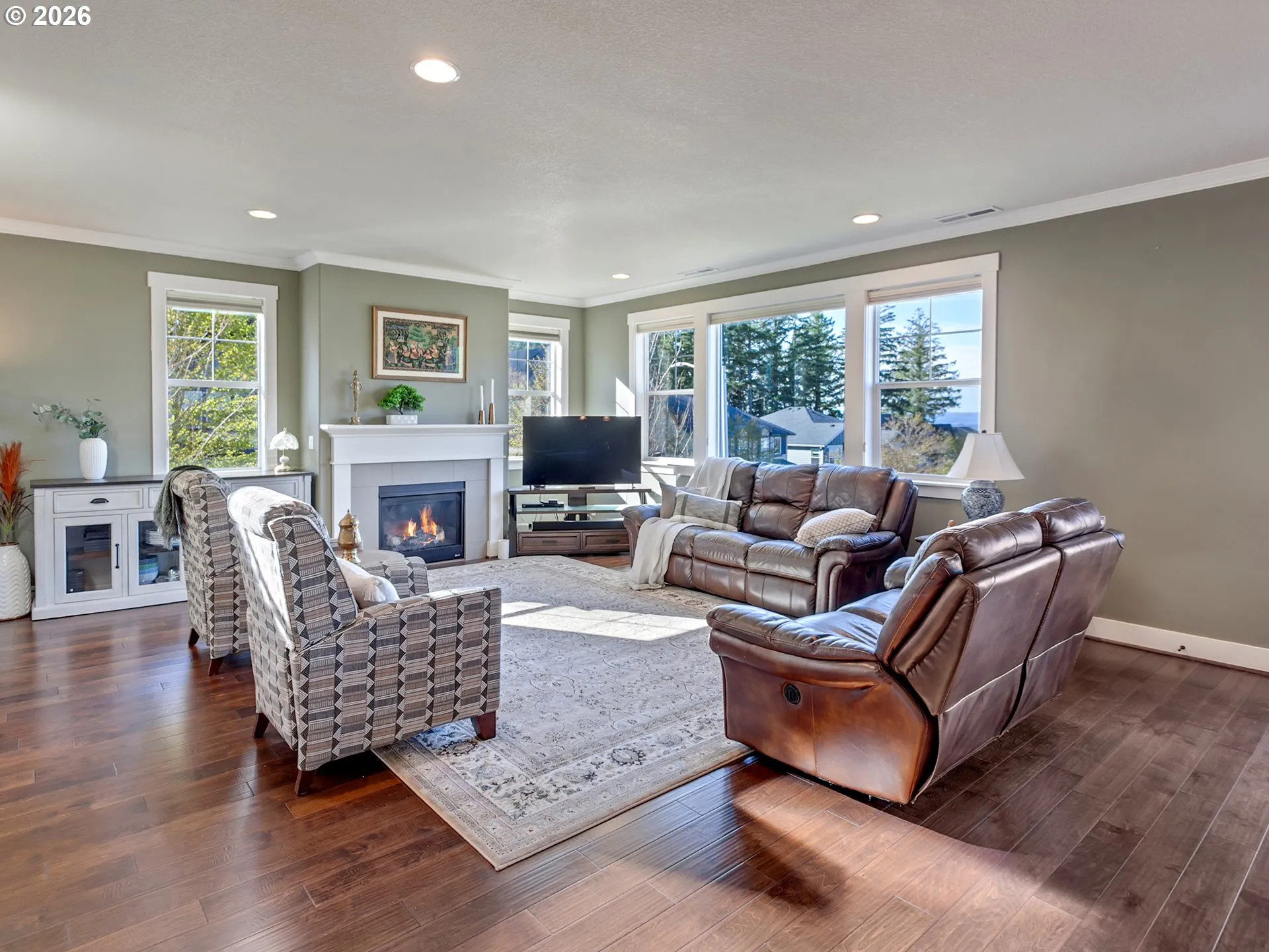 Living Room-Fireplace