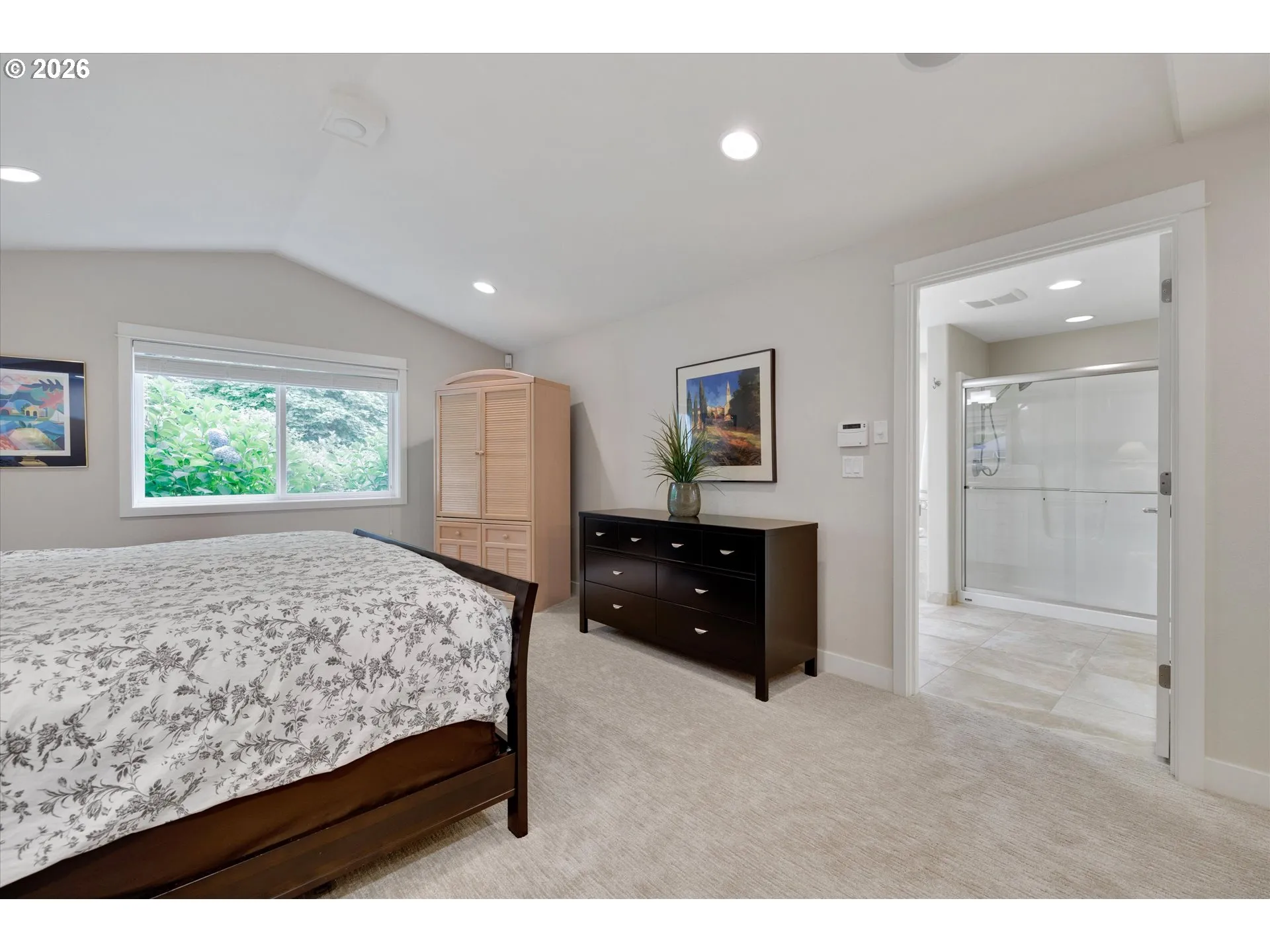 Bedroom, Primary-Vaulted Ceilings