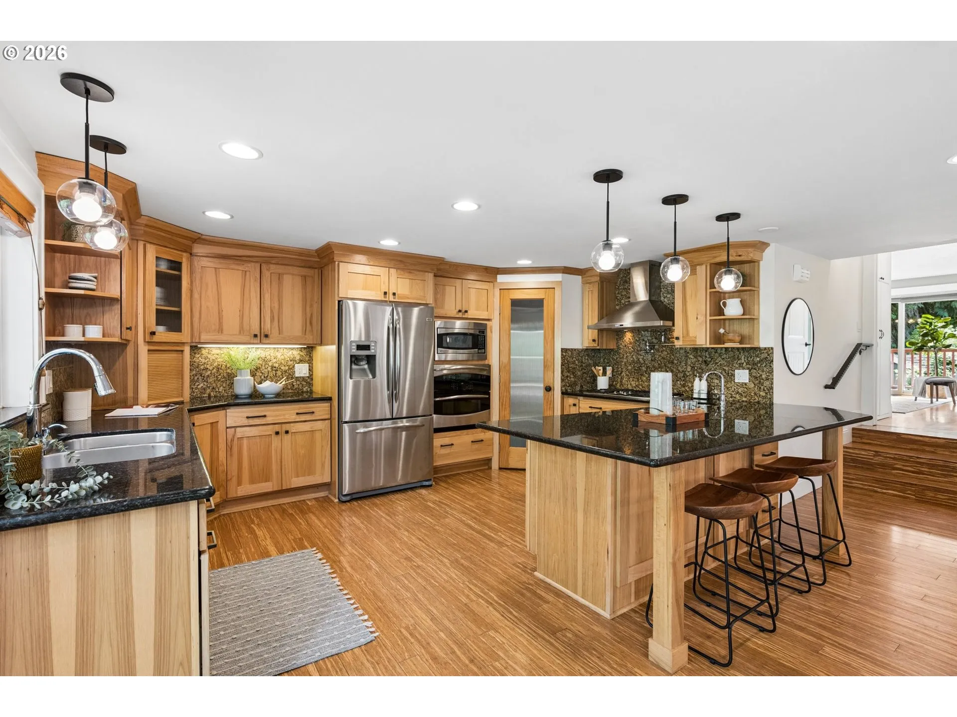 Kitchen-Breakfast Bar