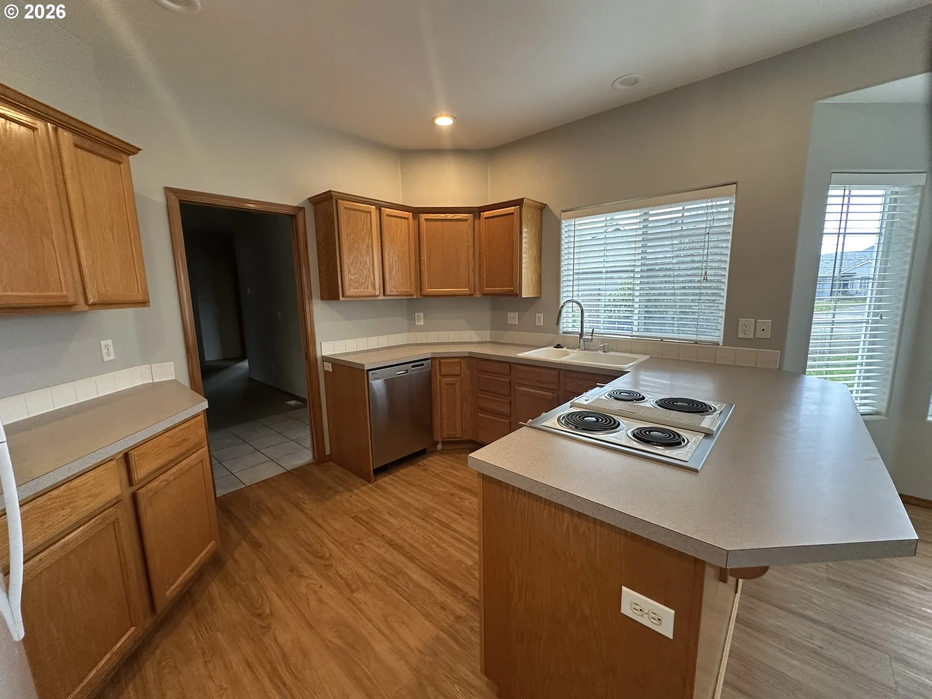 Kitchen-Breakfast Bar