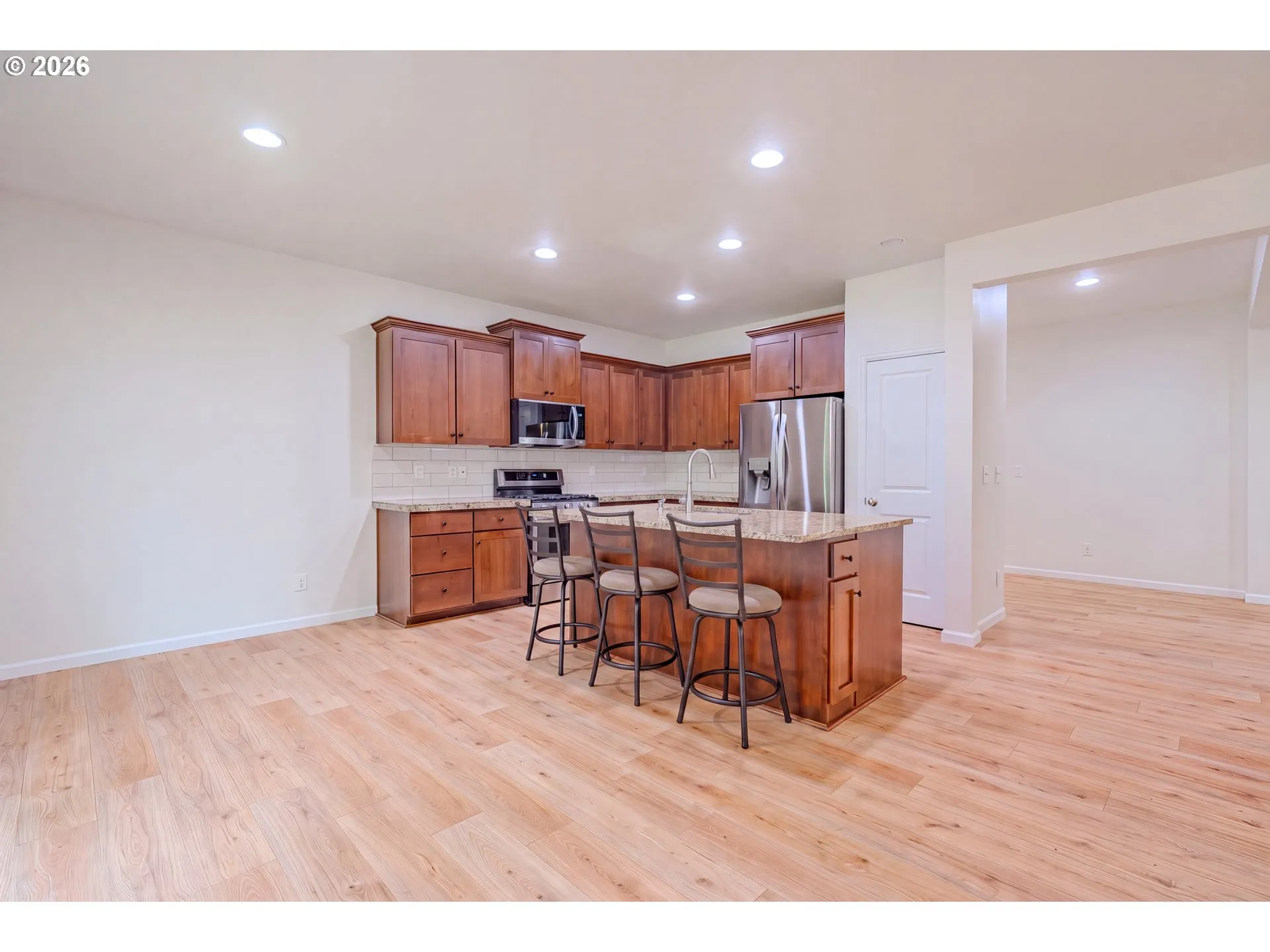 Kitchen-Breakfast Bar
